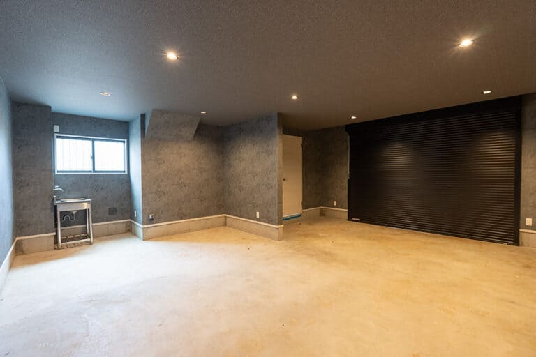 B号室のガレージを奥側から見た様子